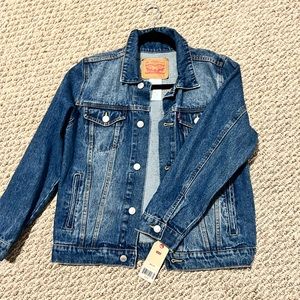 NWT Levi’s size Medium blue Jean jacket